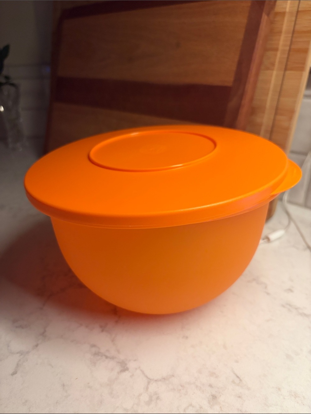 Tupperware orange classic Impression mixing storage bowl 10-cup/2.5L medium